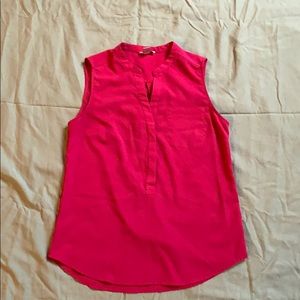 Sleeveless dress shirt